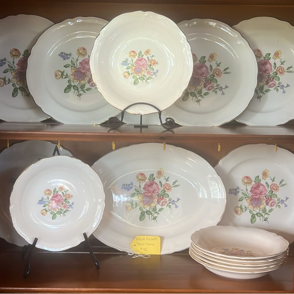 Classic Floral Porcelain Dinner Plate Set - White with Pink Rose Motif